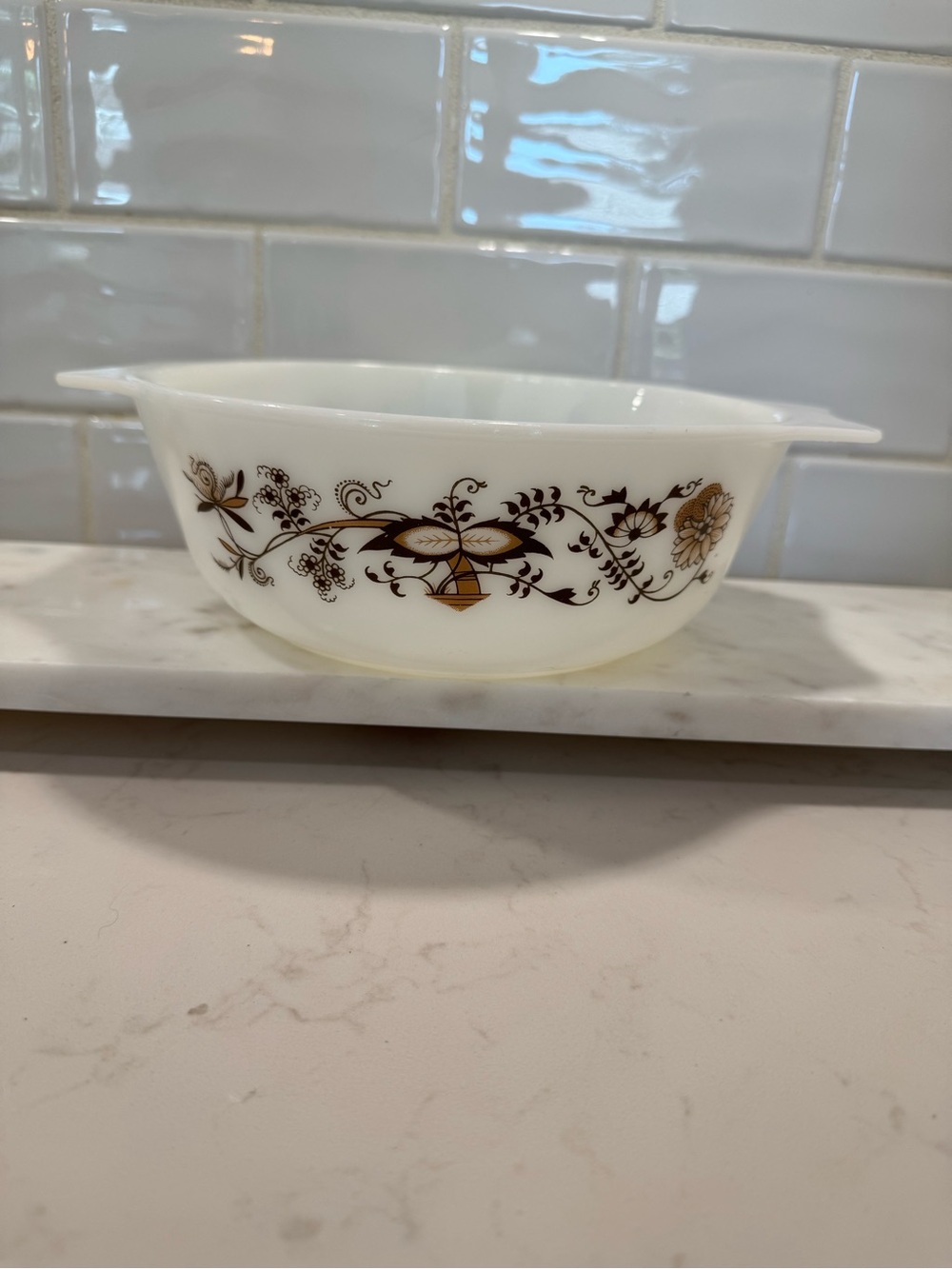 Vintage 80's PYREX England
Casserole Dish Bowl Brown Floral
Vine 8"X 3" EUC